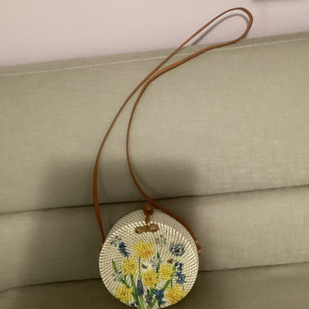 Floral Round Woven Crossbody Bag - Picture 2 of 4